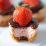 Valentines-Day-Chocolate-Strawberry-Mini-Cheesecakes